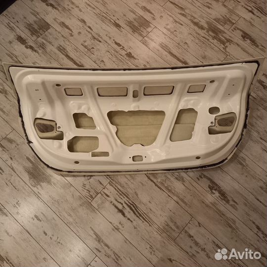 Пластиковая крышка багажника Hyundai Solaris 2