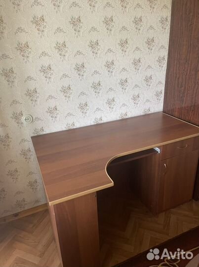 Письменный стол