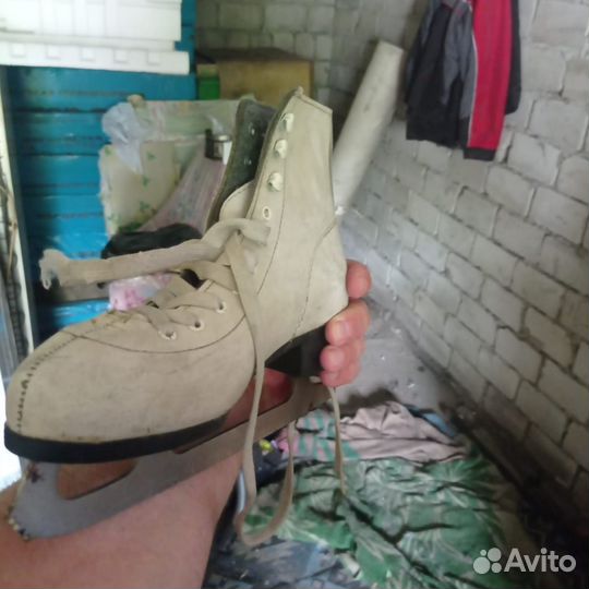 Продам коньки женские