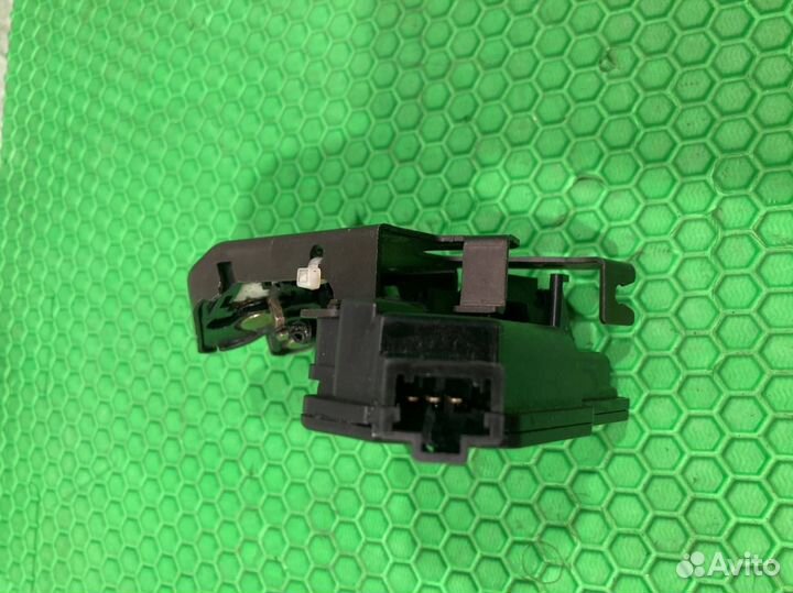 Замок крышки багажника Honda Accord 7 K24 2004