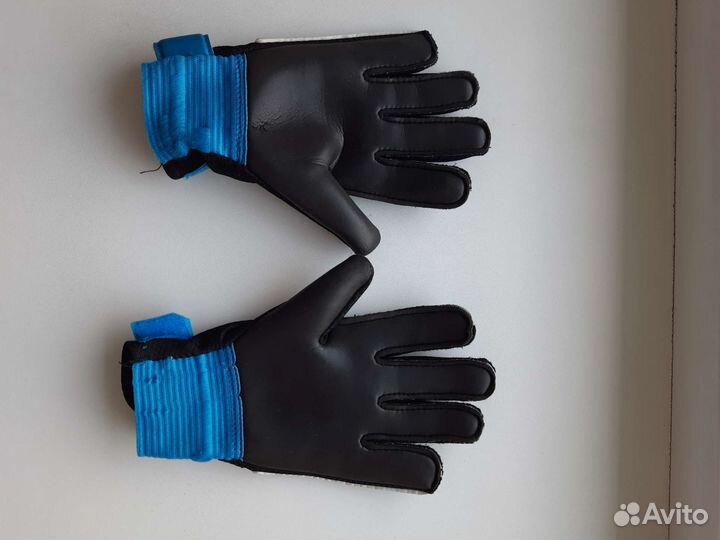 Футбольные перчатки