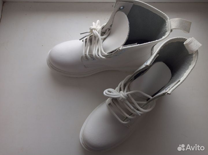 Dr. Martens 1460 Mono White