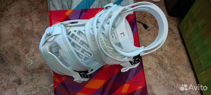 Сноуборд с креплениями