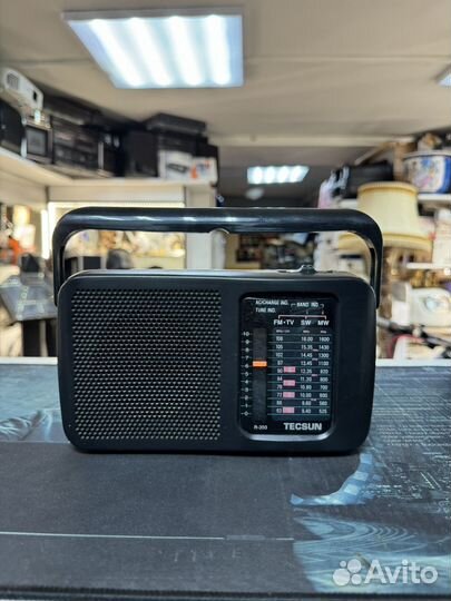 Tecsun R-303 Радиоприёник