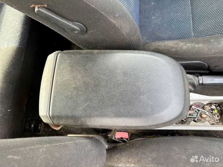 Подлокотник Ford Focus 2 хетчбек 1.6 shdb 2008