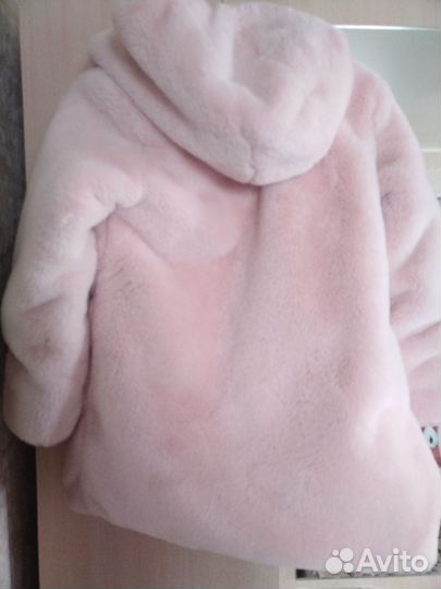 Искусственная шуба короткая с капюшоном