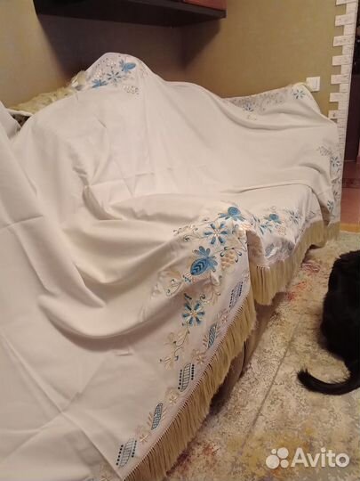 Трёхметровая скатерть с городецкой вышивкой