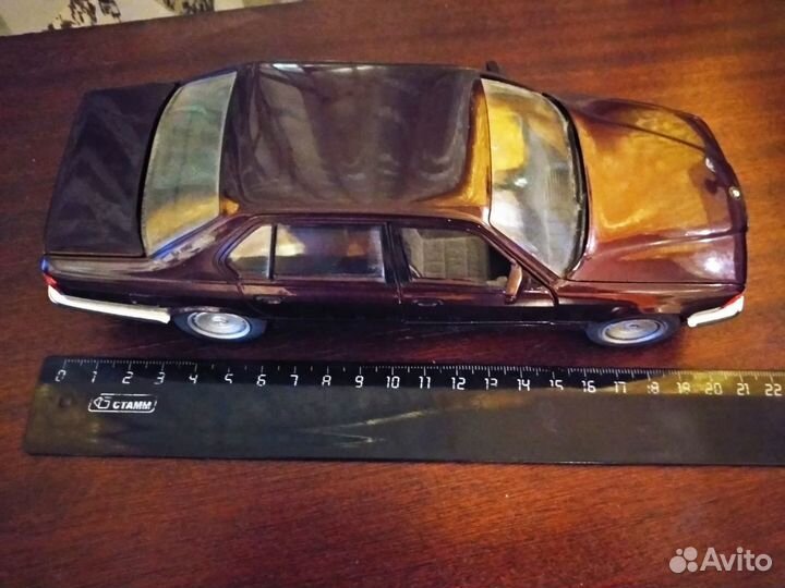 BMW E32 1:24 Германия