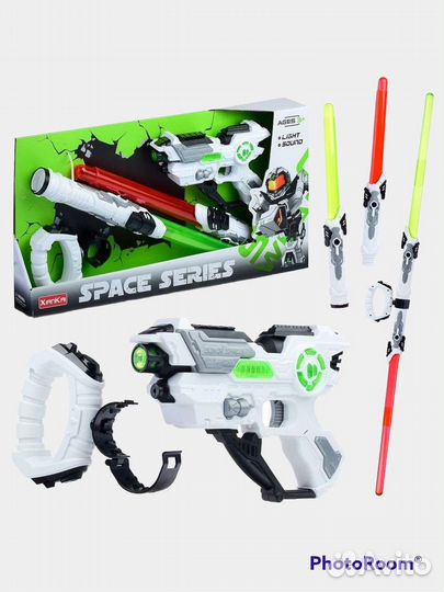 Бластер, меч светящийся