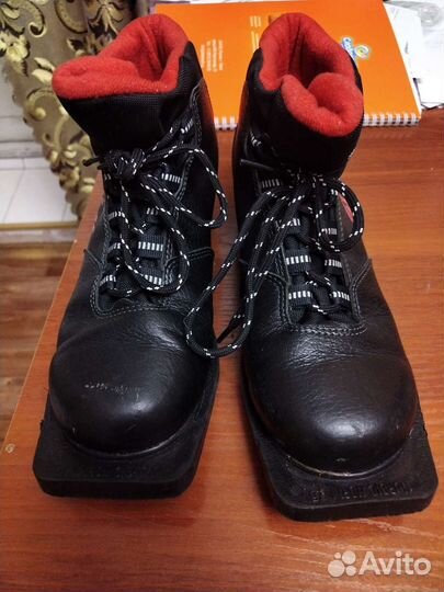 Лыжные ботинки