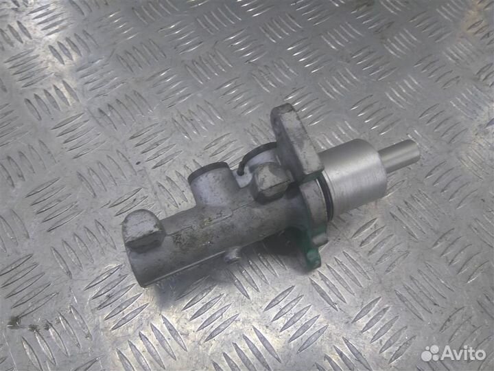 Цилиндр тормозов главный Опель Vivaro A