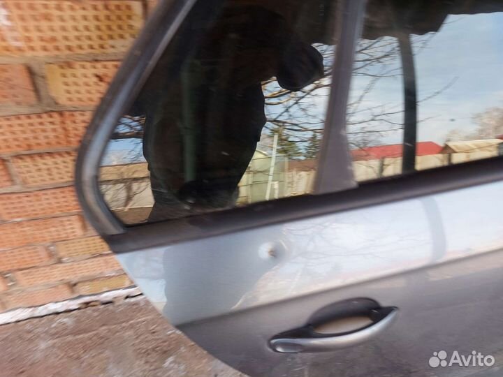 Дверь задняя правая Volkwagen Jetta 5