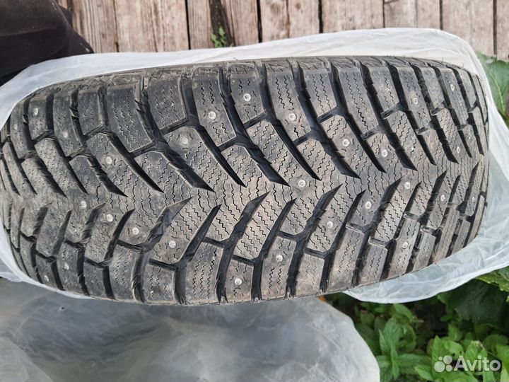 Toyo Observe Ice-Freezer 215/65 R16 98T