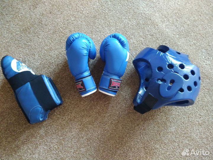Перчатки и шлем