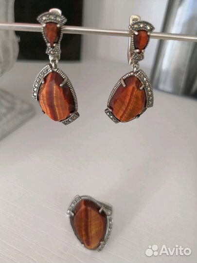 Комплект с тигровым глазом и марказитами