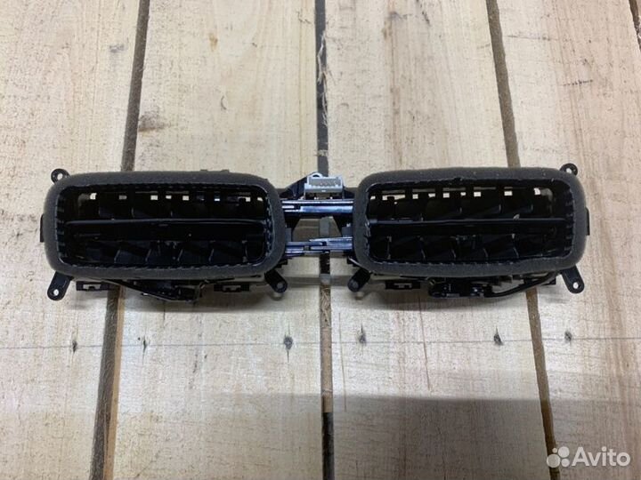 Дефлектор в торпеду Bmw 530D G30 LCI B57D30A 2020