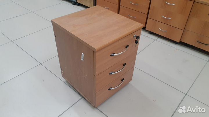 Тумбы подкатные Б.У