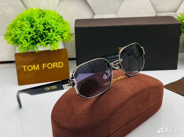 Солнцезащитные очки Tom Ford