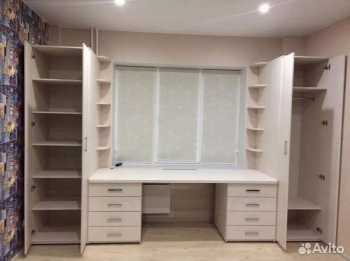 Детская зона у окна для двоих