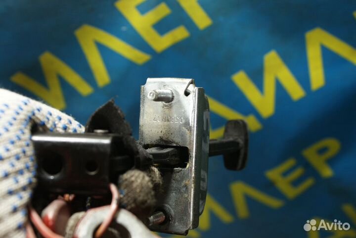 Петля + ограничитель Ford Focus 2