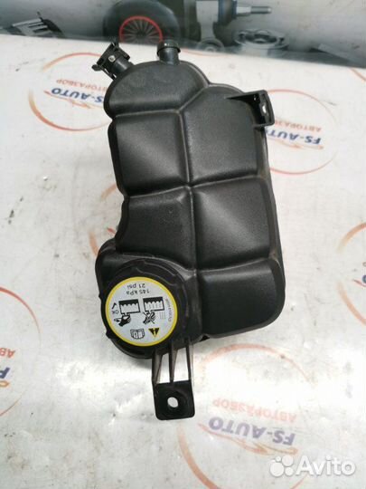 Бачок расширительный Volvo V60 2.0 дизель D5204T