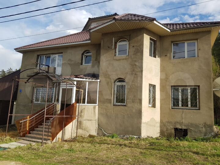 Коттедж 650 м² на участке 18 сот.