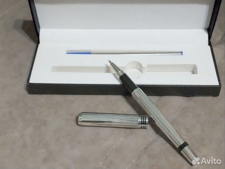 Ручка шариковая в подарочном футляре