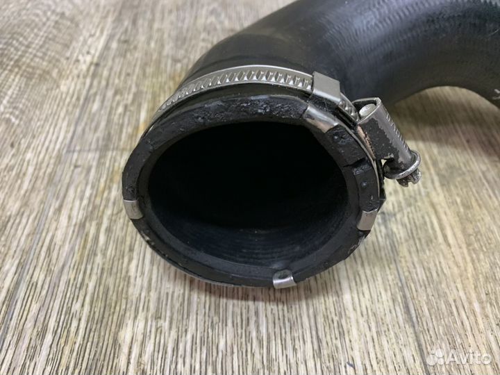 VW Touareg 2002-2010 Патрубок интеркулера