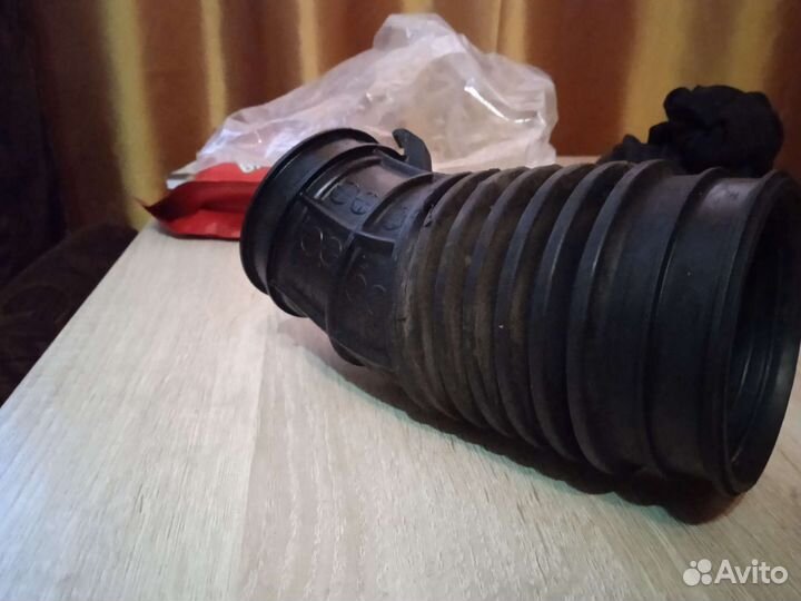 Патрубок воздушного фильтра на Honda Stepwgn RK-2