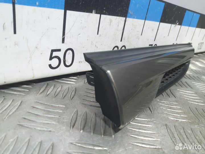 Б/У Накладка переднего крыла правого#001