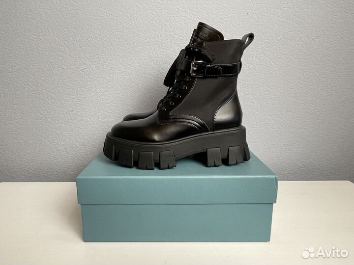 Ботинки черные Prada
