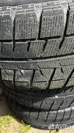 Bridgestone Blizzak Revo GZ 215/65 R16
