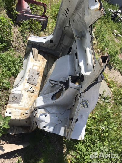 Четверть контрактная левая задняя Toyota Rav-4