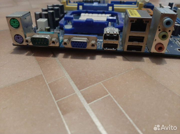 Материнская плата ASRock N68C-S (ddr2 ddr3)