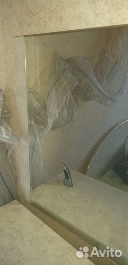 Зеркало светлое для спальни