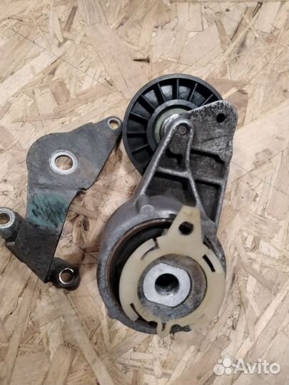 Натяжитель ремня в сборе для Мерседес 190