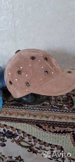 Красивые кепки и шапочки