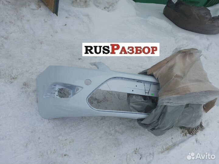 Бампер окрашенный в цвет Форд Фокус 2 Белый