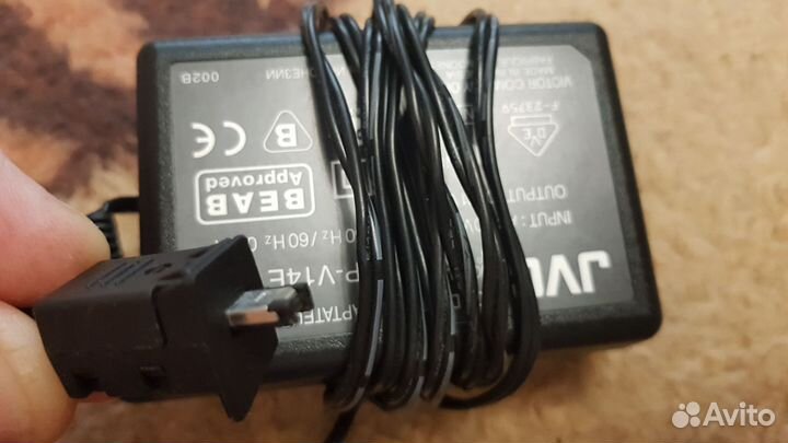 Зарядное устройство для видео камеры