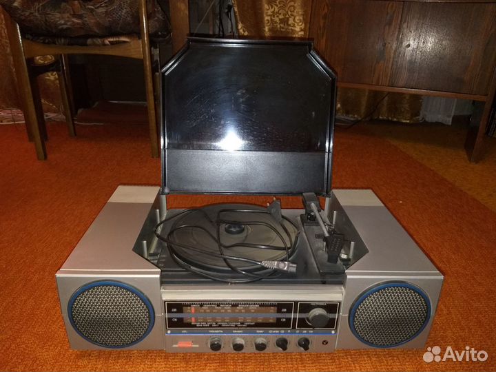 Продам радиолу советскую вега-300