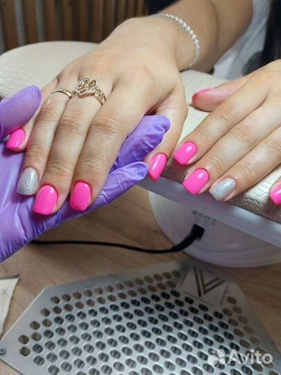 Маникюр в салоне