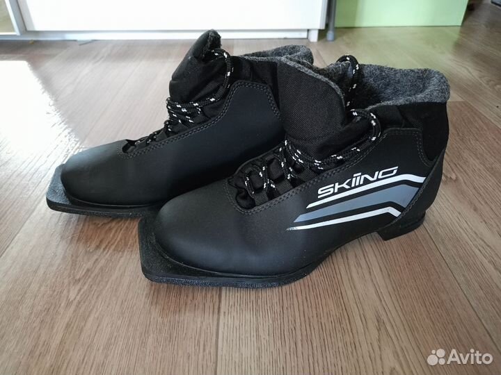 Лыжные ботинки