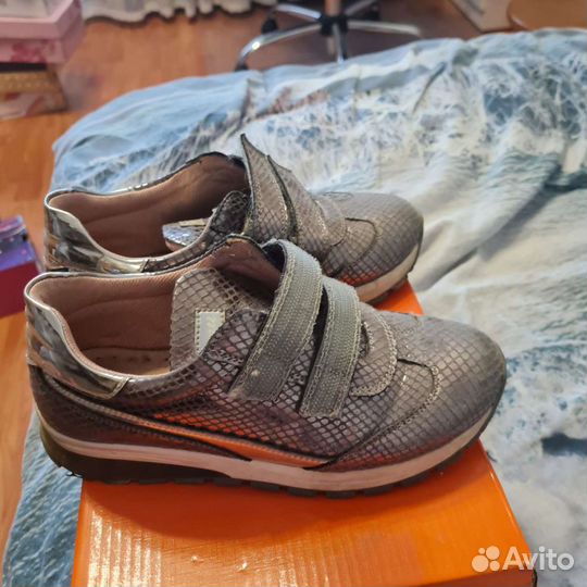 Кроссовки