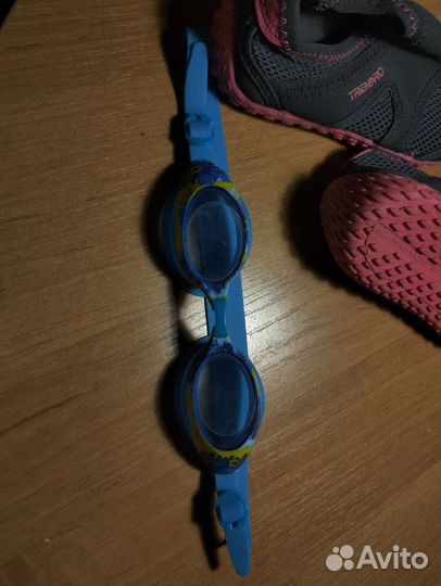 Аквашузы, тапочки для плавания и очки для плавания