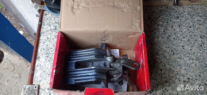 Суппорт задний левый VAG