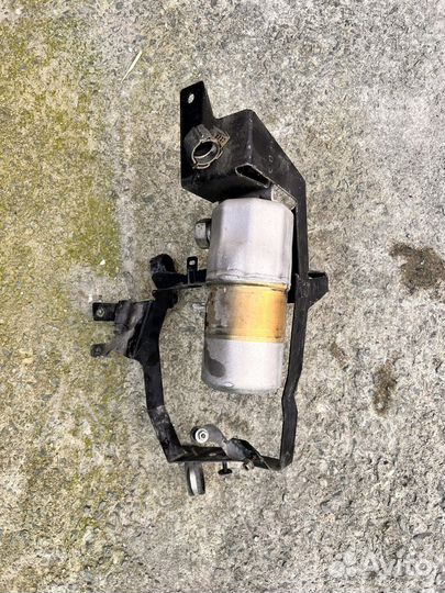 Audi allroad C5 крепление осушителя кондиционера