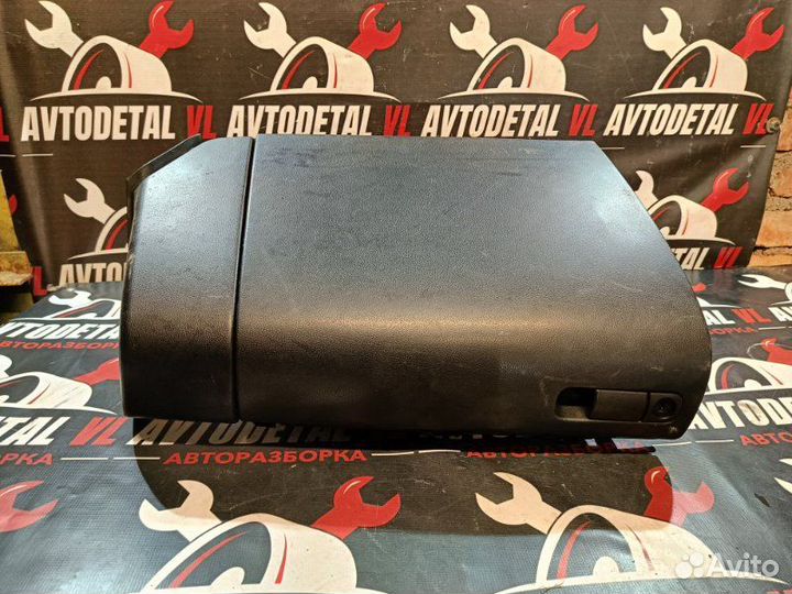 Бардачок Mazda 3 хэтчбек BK 2004