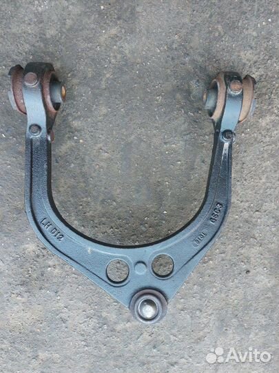 Рычаг передний верхний крайслер 300с