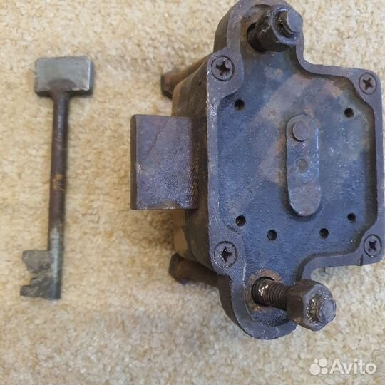 Замок жд 1983 года выпуска изтз