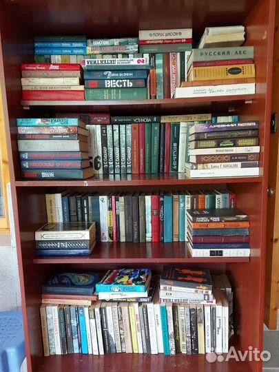 Много разных книг